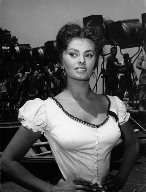 Sophia Loren nude, topless and sexy (39 photos) 